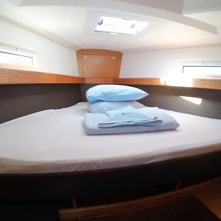 Sayanora Boat Bådhotel